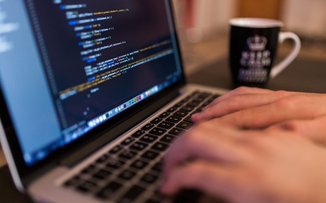La Escuela Superior de Ingeniería Informática enseña a estudiantes de Secundaria a programar desde casa